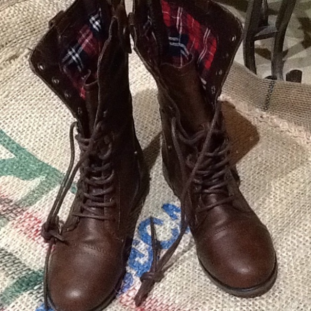Link Zip Back Boots